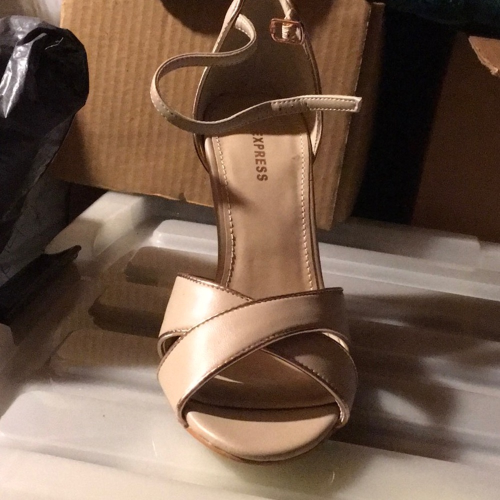 Express Sandals - Picture 2 of 10